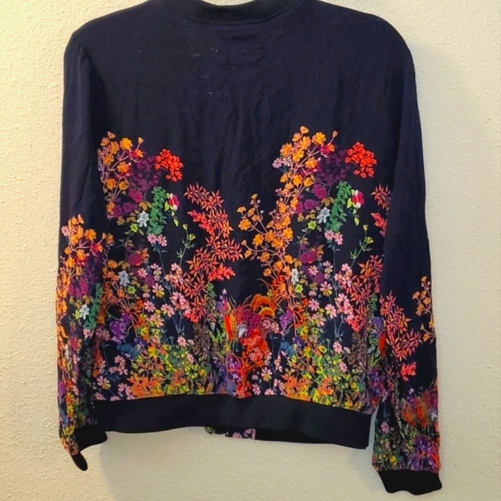 Merona beautiful floral lightweight zip front top size large - Picture 4 of 6
